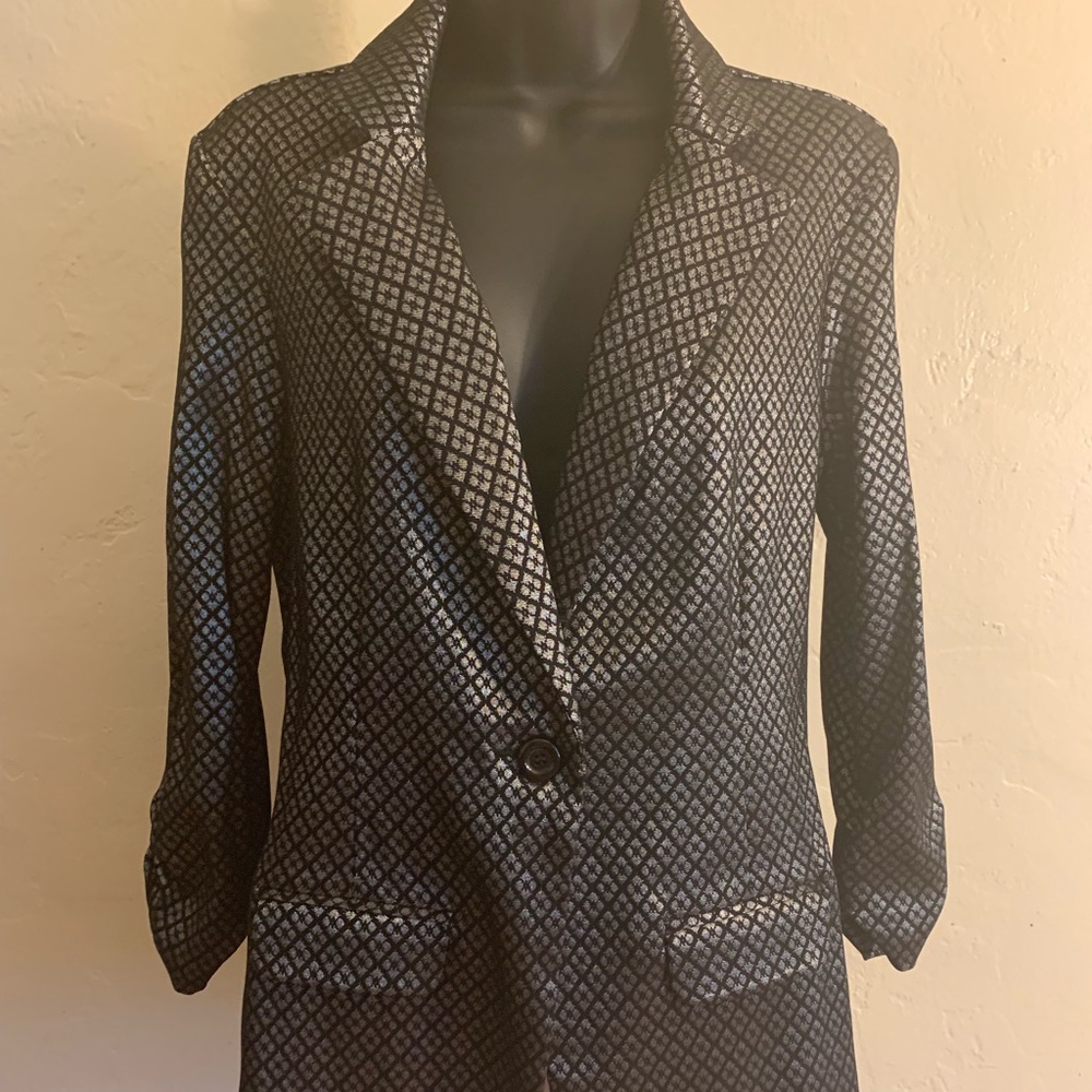 Beautiful blazer with a silver diamond design!
